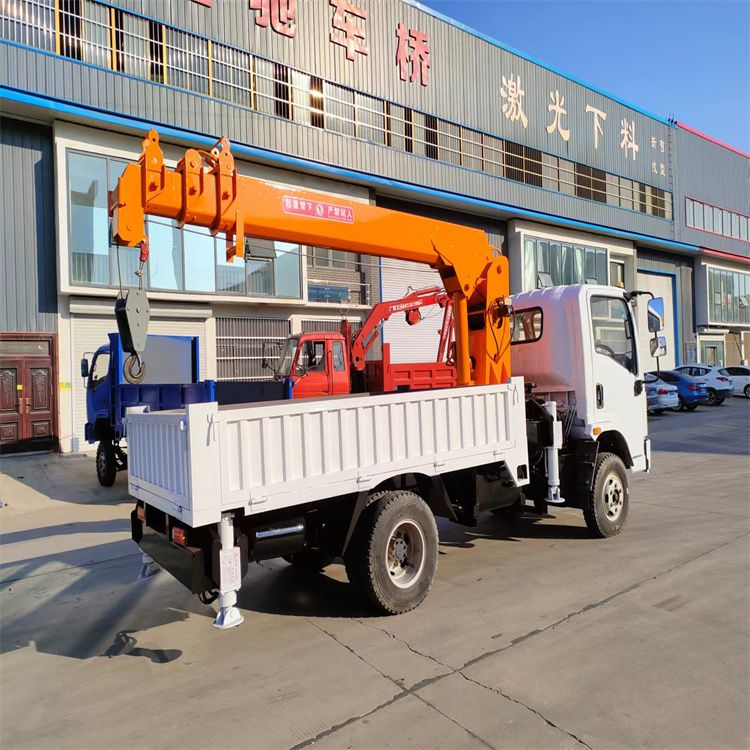 景洪市三轮随车吊定制 农用改装机自备吊中瑞长期出售